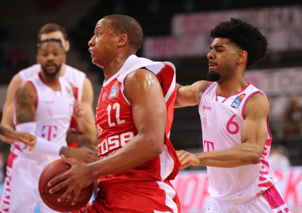 面对防守密 面对防守密