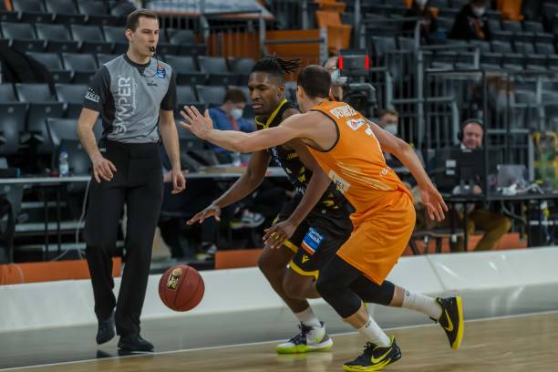 不仅仅是依 不仅仅是依